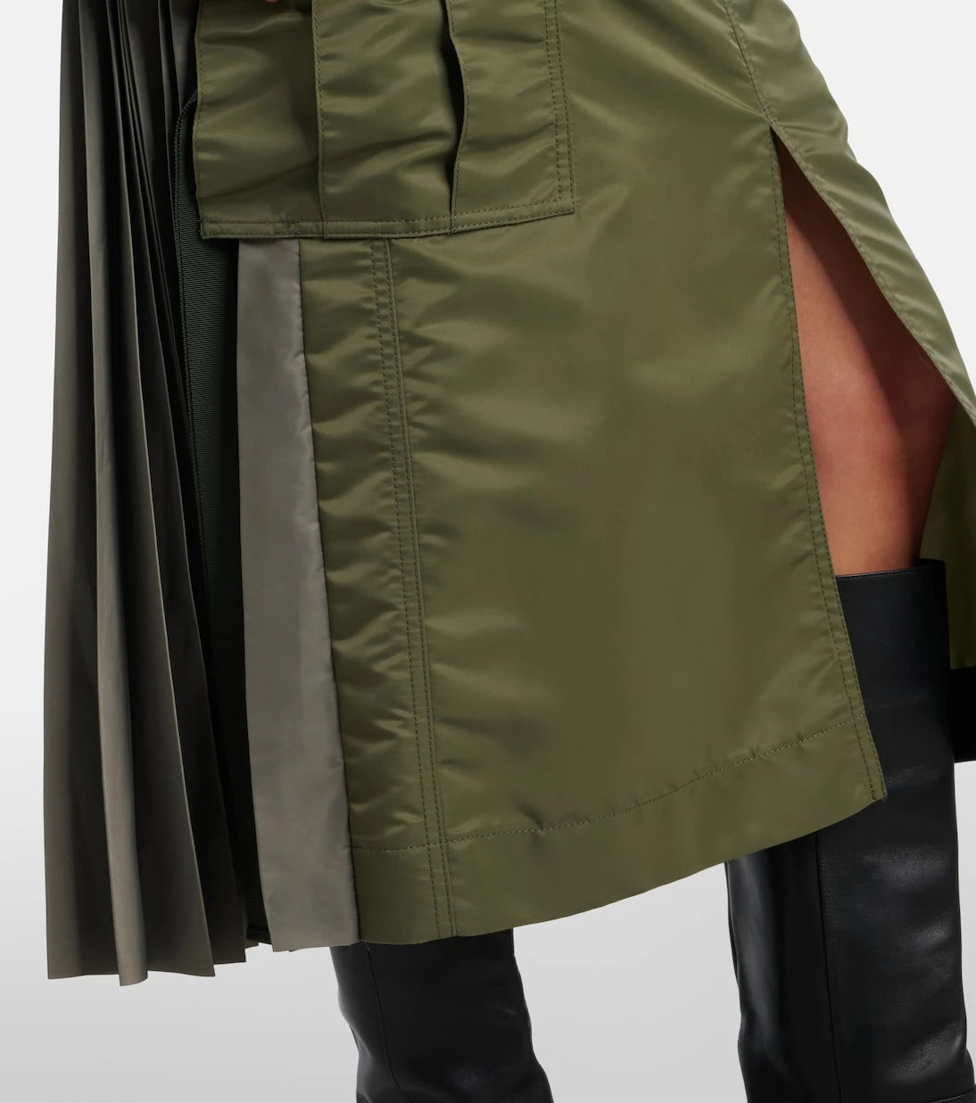 Sacai - تنورة ميدي بكسرات