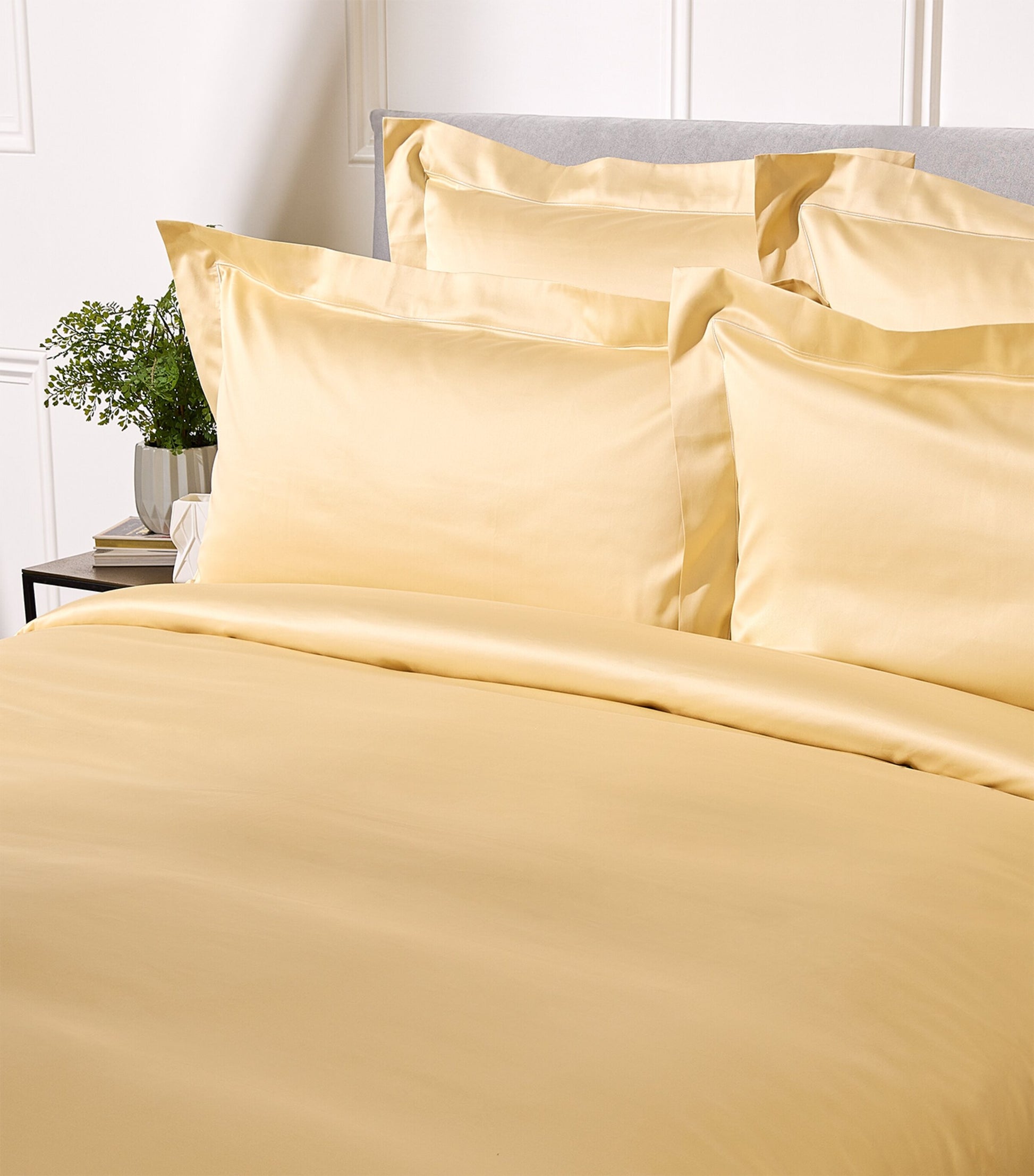 Celso De Lemos Bourdon Super King Duvet Cover Set (260cm x 220cm)