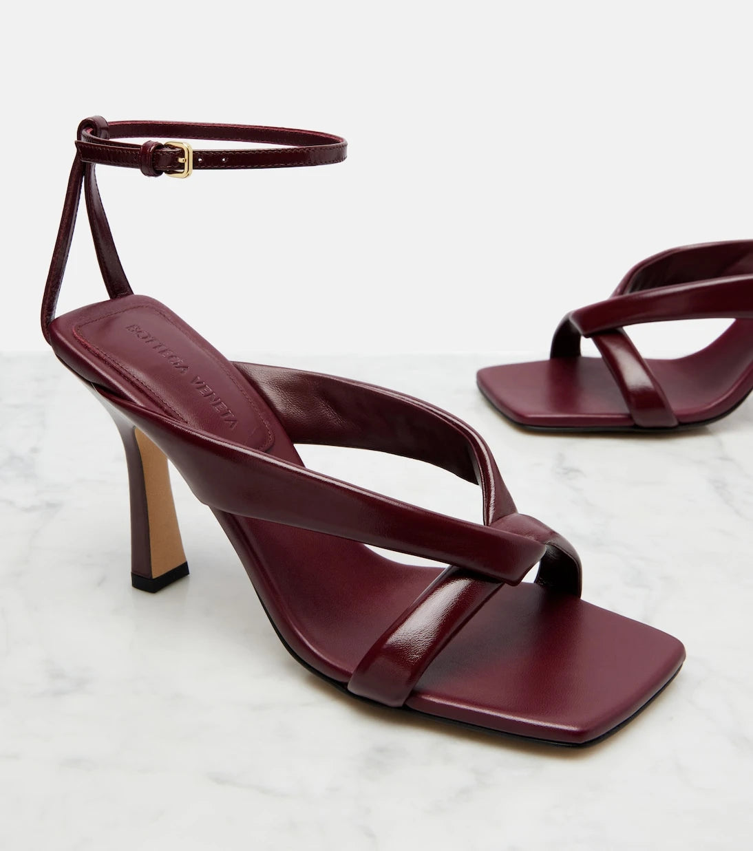 Bottega Veneta - صندل Riva 90 الجلدي