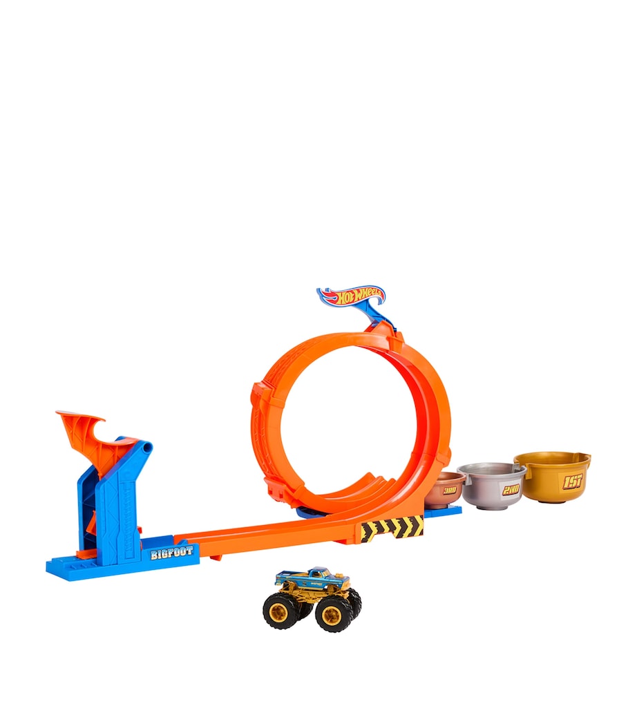 Hot Wheels Monster Trucks Loop-and-Flip Trophy Challenge Set