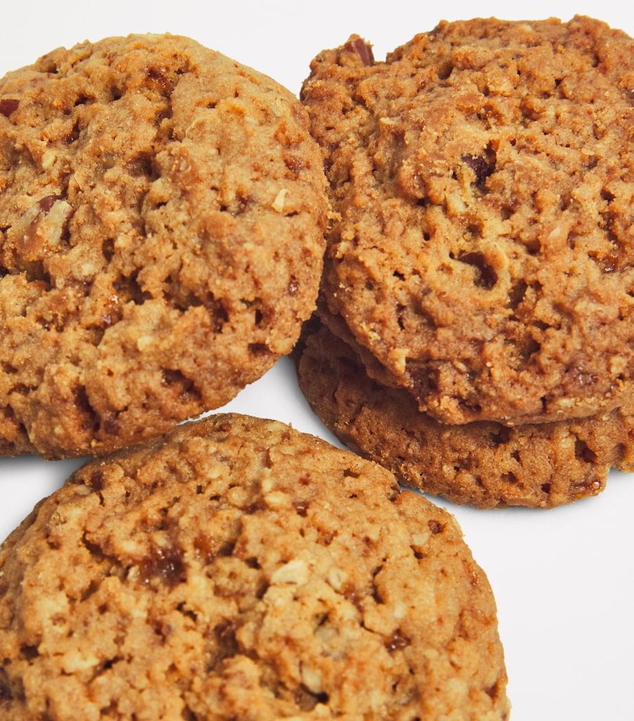 All-Butter Date and Pecan Biscuits (200g)