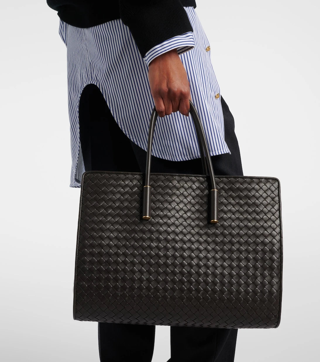 Bottega Veneta - حقيبة توتس باربرا متوسطة من الجلد