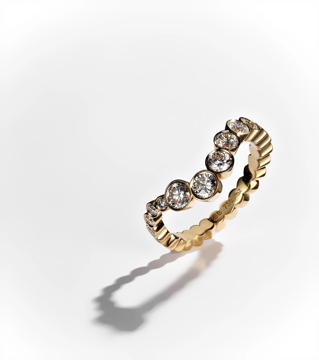 Sophie Bille Brahe - Ensemble Ocean 18kt gold ring with diamonds