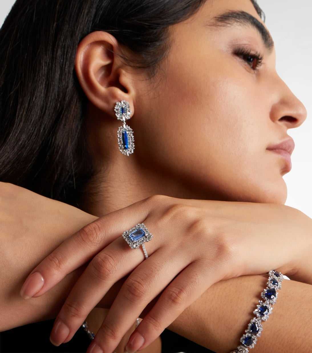 Suzanne Kalan - 18kt white gold ring with sapphires and diamonds