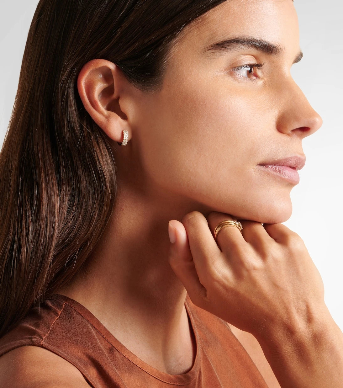 Stone and Strand - أقراط توين من الذهب عيار 14 قيراطًا مرصعة بالألماس