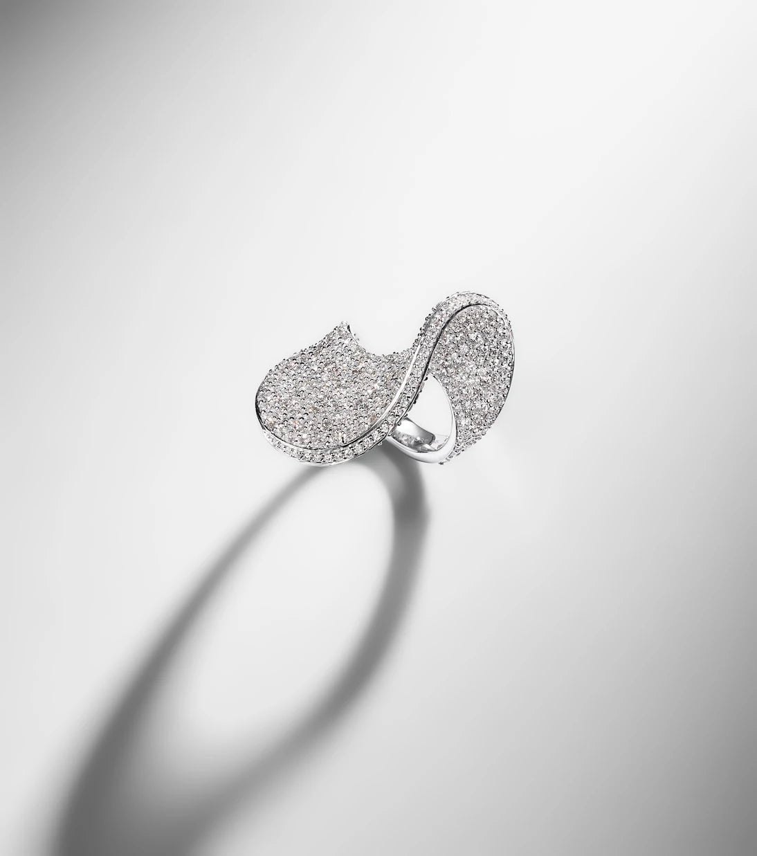 Kamyen - 18kt white gold ring with diamonds