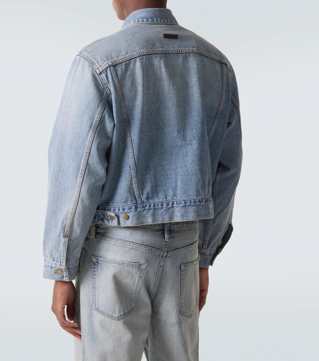 Fear of God - جاكيت دنيم قصير بتصميم الشاحنات