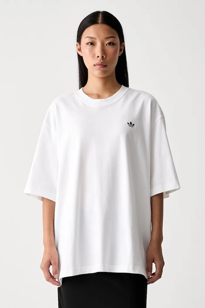 adidas Originals kadın pamuklu Essentials tişört