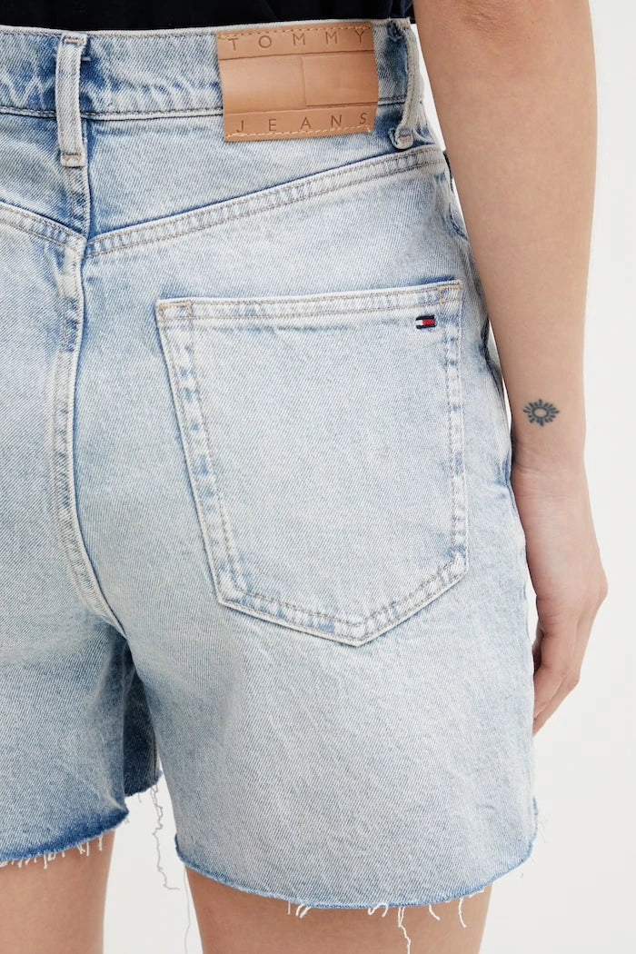 Tommy Jeans къс панталон дамски от деним