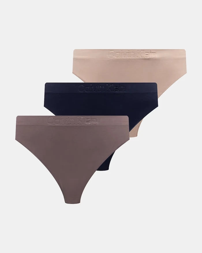 Calvin Klein Underwear kadın string külot 3’lü
