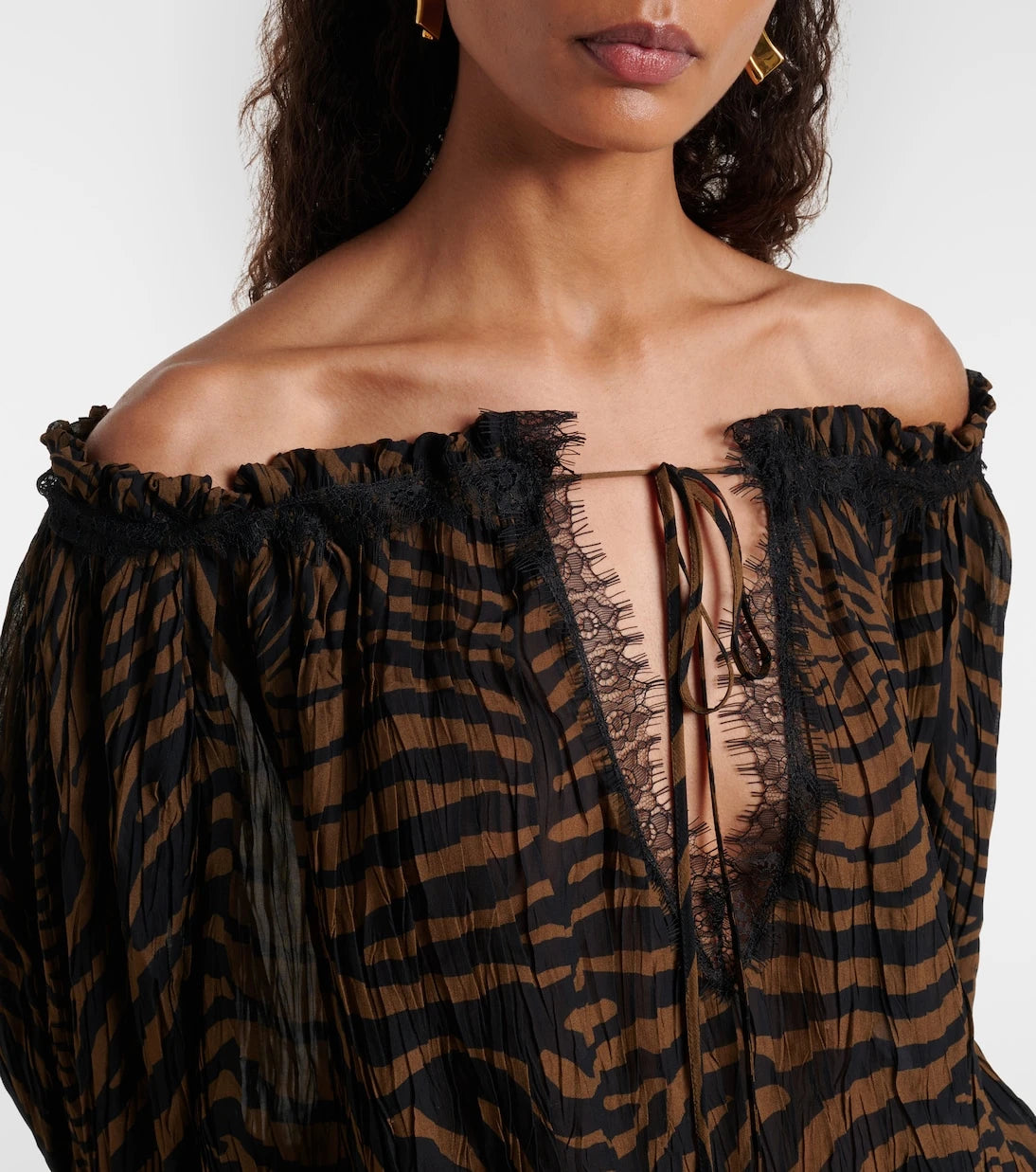 Blumarine - بلوزة شيفون بنقشة حمار وحشي وتطريز دانتيل
