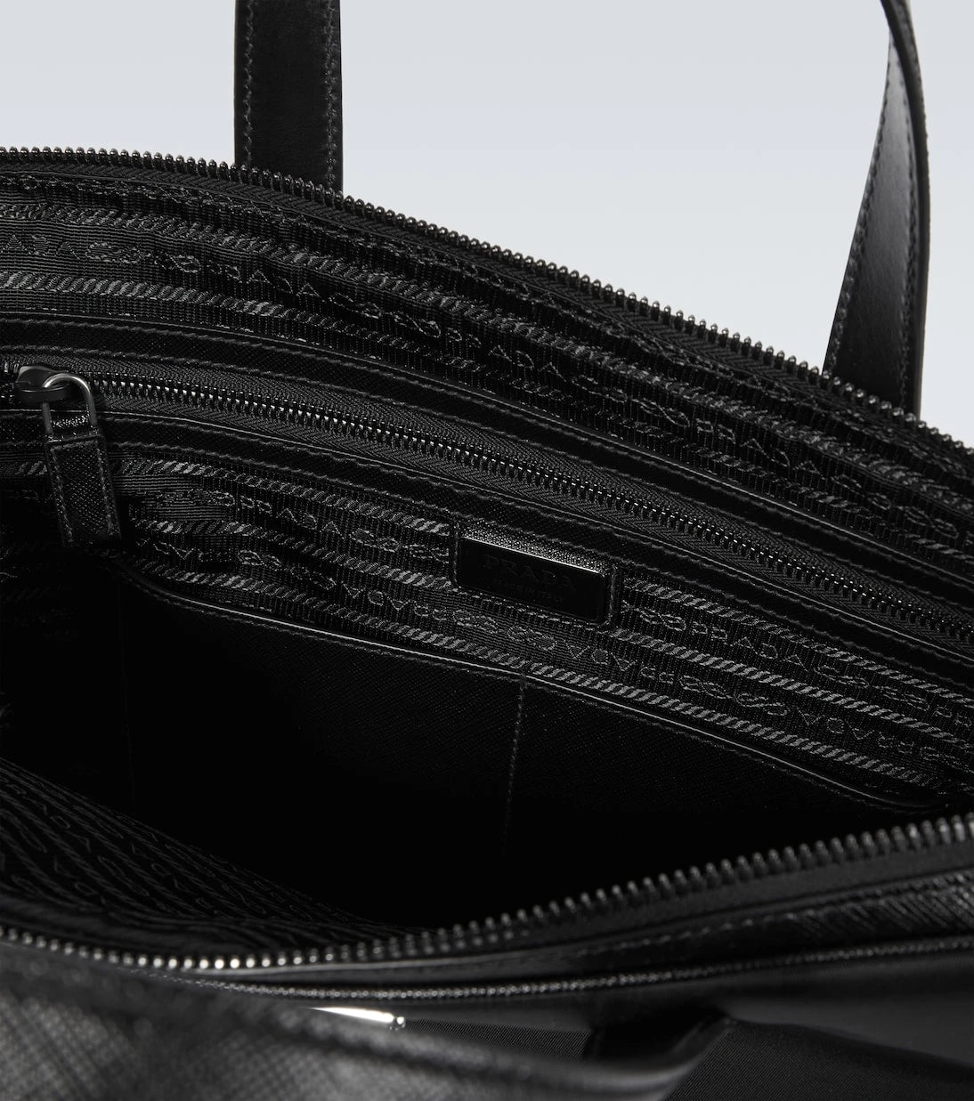 برادا - حقيبة أوراق Re-Nylon بحواف جلدية