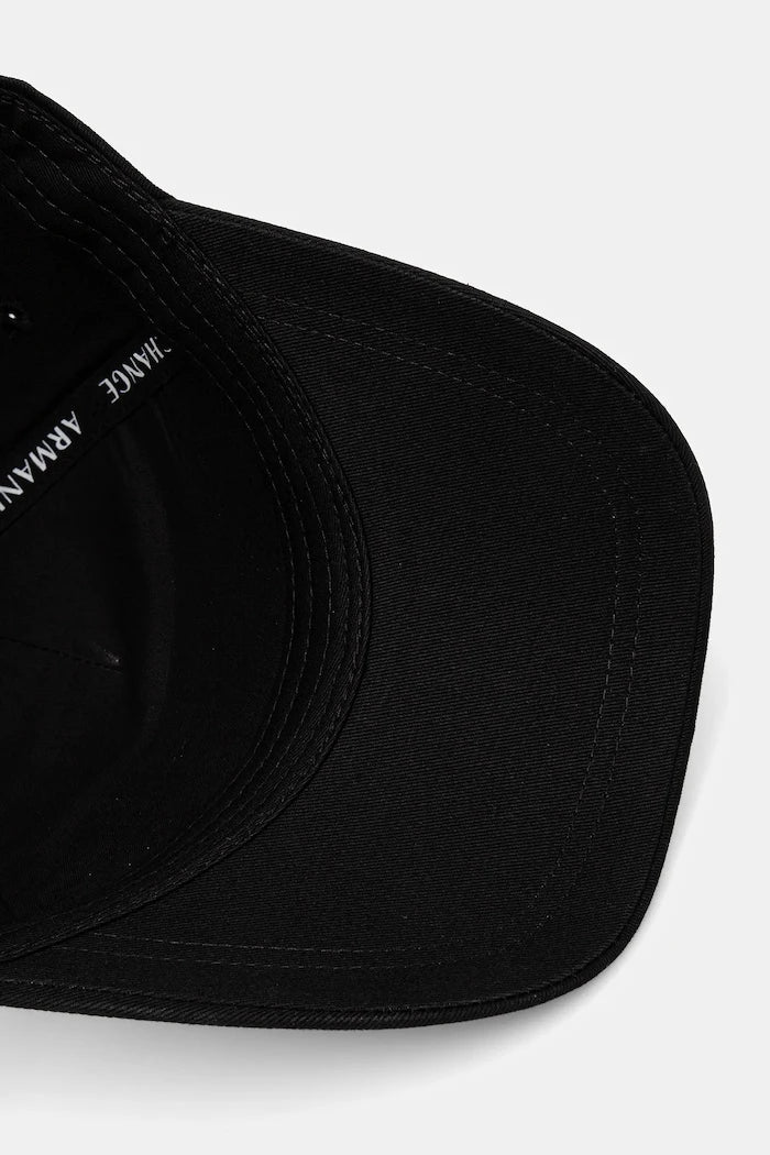 Памучна шапка с козирка Armani Exchange