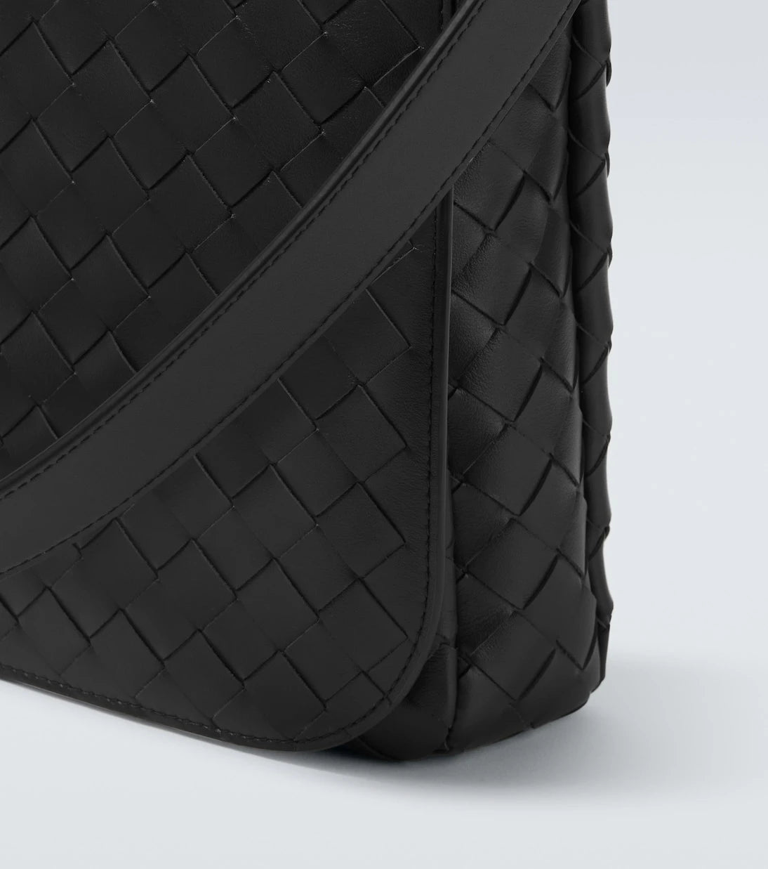 Bottega Veneta - Swing Intrecciato leather messenger bag