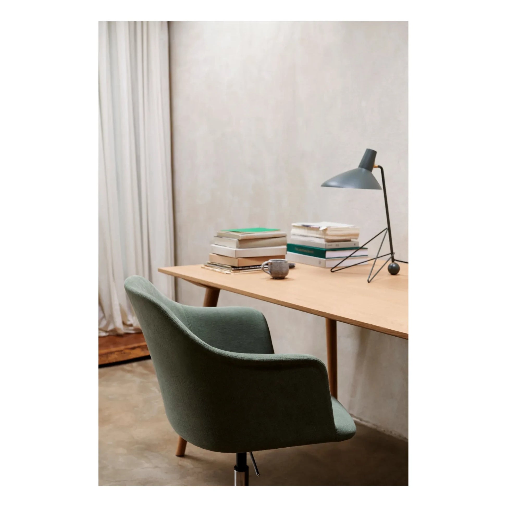 & Tradition - Tripod HM9 Table Lamp | Moss Green
