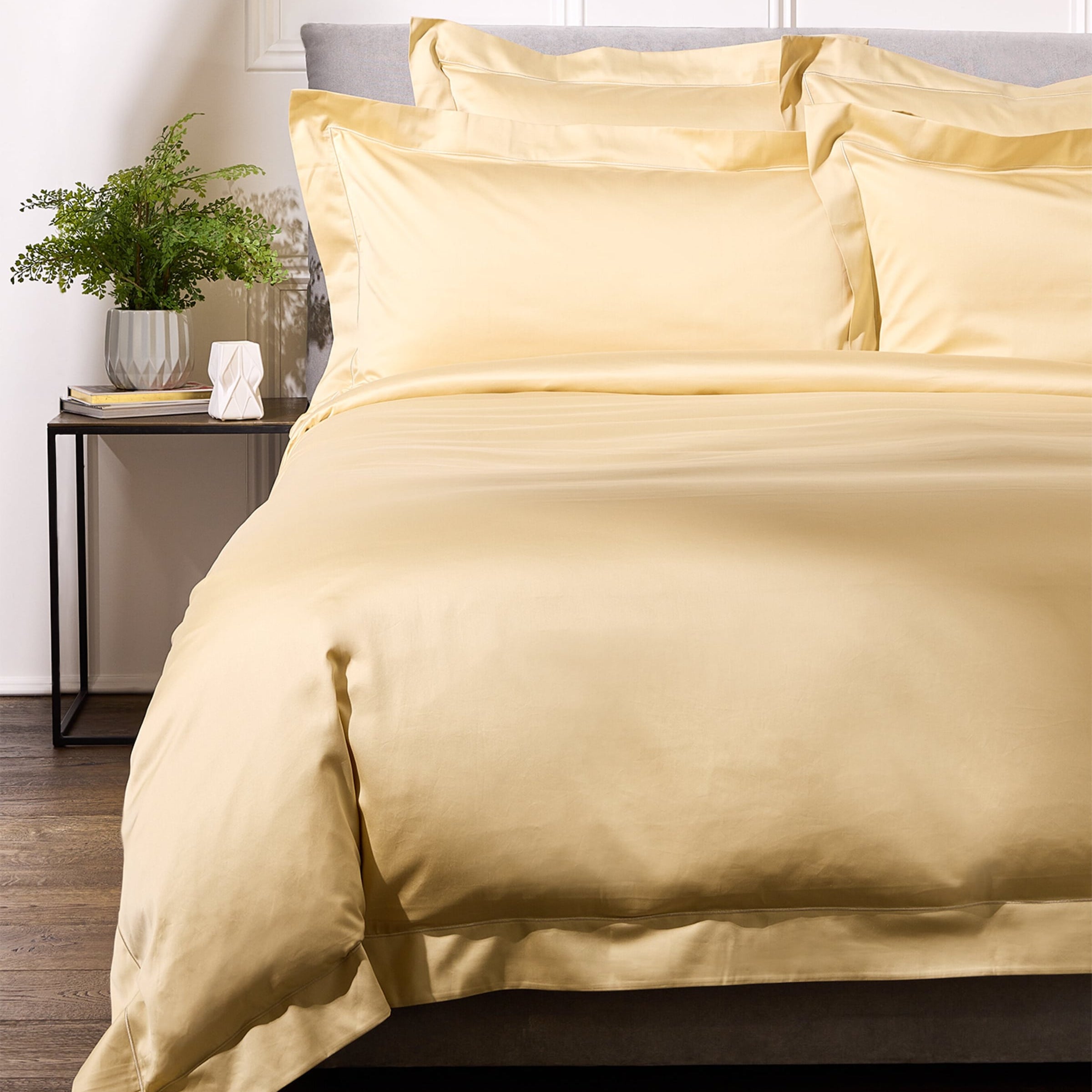 Celso De Lemos Bourdon Super King Duvet Cover Set (260cm x 220cm)