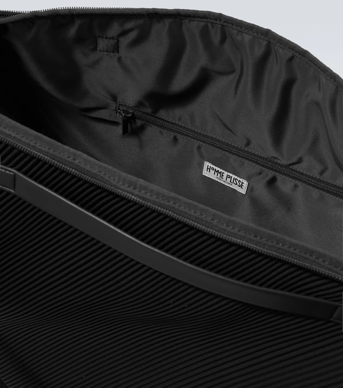 Homme Plissé Issey Miyake - Pleats shoulder bag