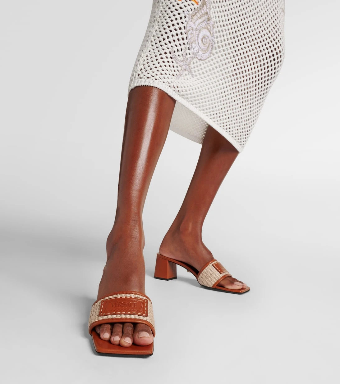 Versace - Theia Barocco deri şeritli rafya mule terlik