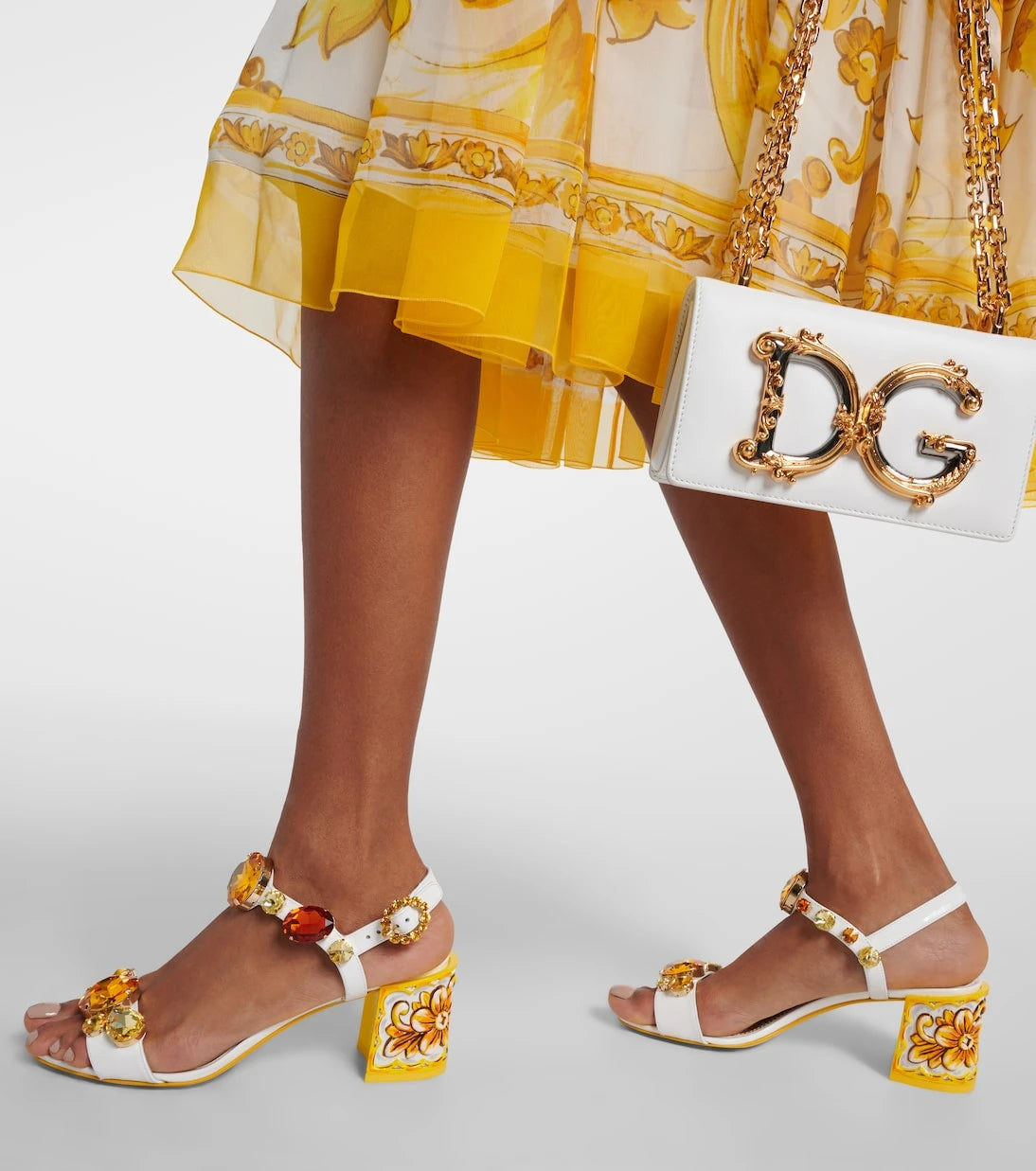 Dolce&Gabbana - صندل كيرا من الجلد اللامع المطرز