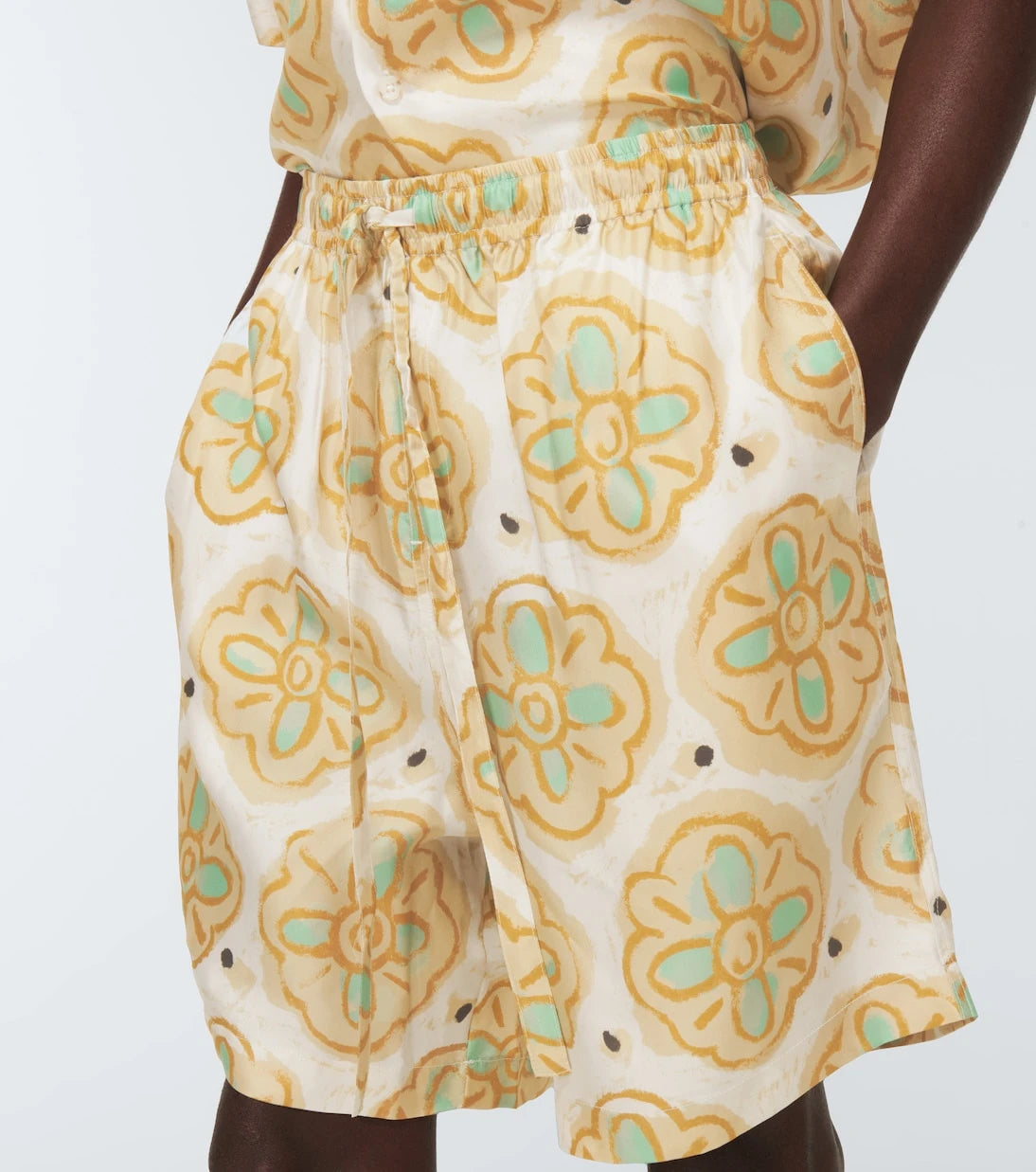 Commas - Printed silk shorts