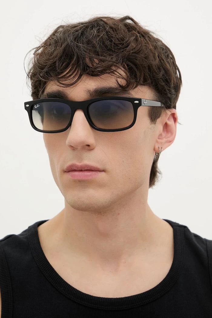 Ray-Ban güneş gözlüğü