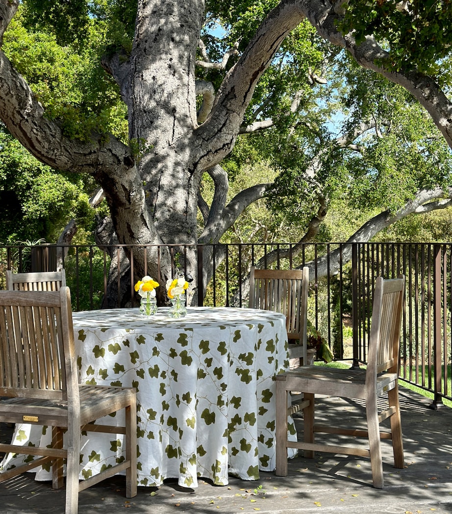 Summerill & Bishop Linen Ivy Round Tablecloth (260cm)