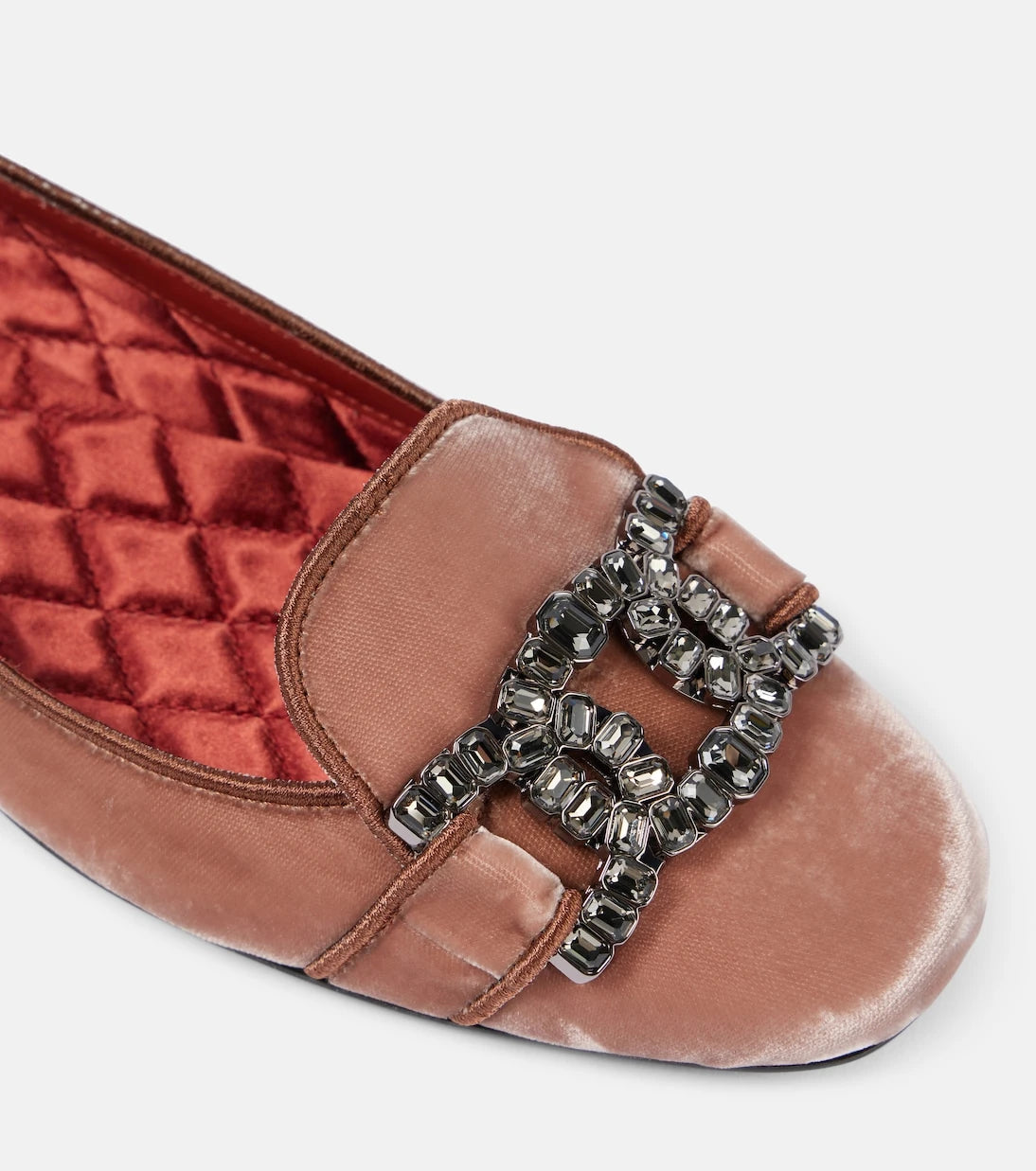 Tod's - حذاء باليه كيت المسطح من المخمل المزيّن