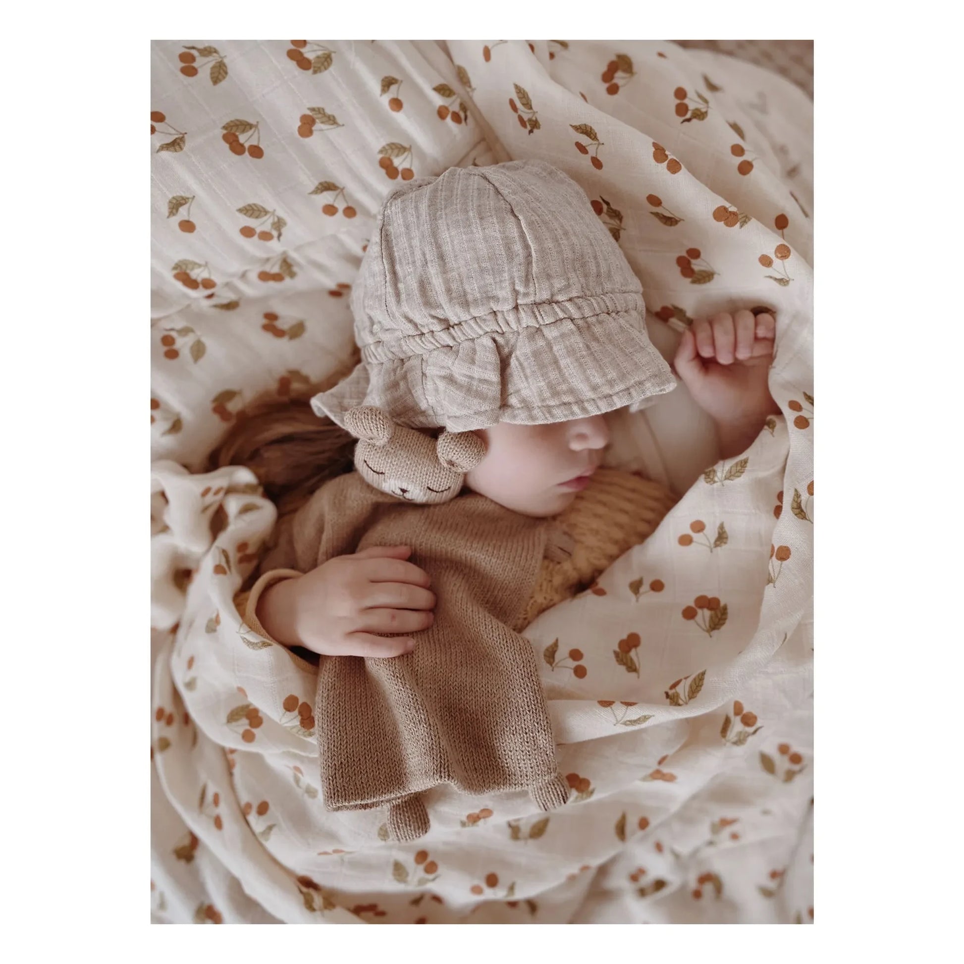 Main Sauvage - Flat Teddy Bear | Sand