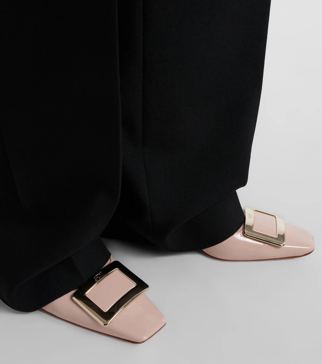 Roger Vivier - حذاء "بيل فيفييه" بكعب عالٍ من الجلد اللامع