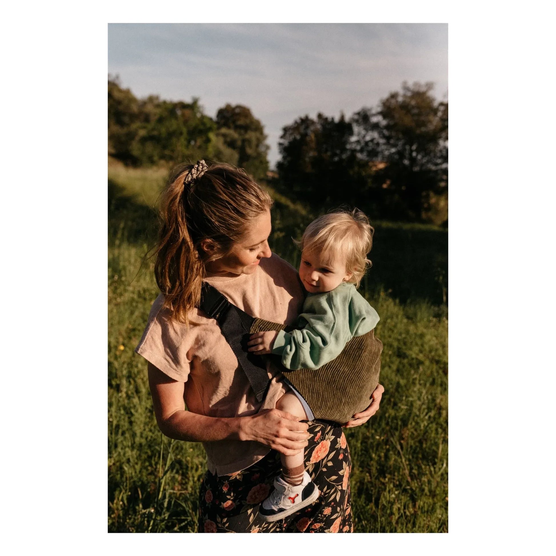 Wildride - Corduroy baby carrier | Khaki