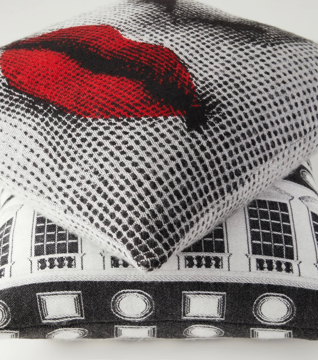 Fornasetti - وسادة جاكار بطبعة القبلة