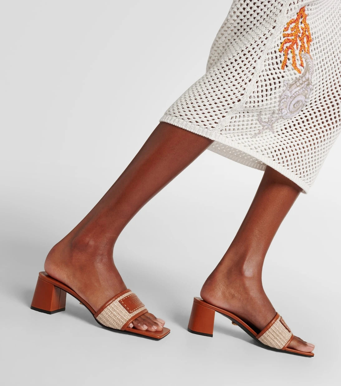 Versace - Theia Barocco deri şeritli rafya mule terlik