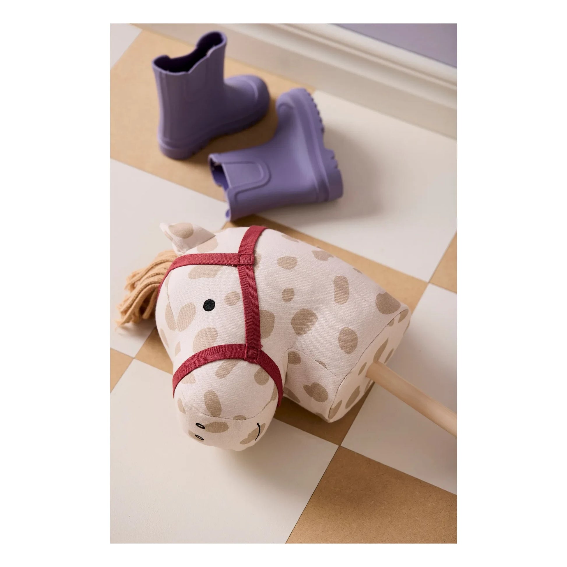 Kid's Concept - Dotty stick horse