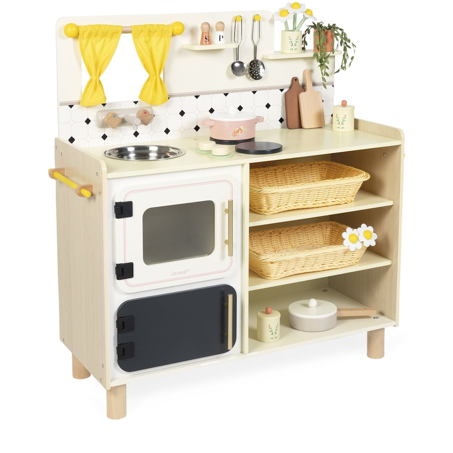 Large Well-Equipped Grandma's Kitchen