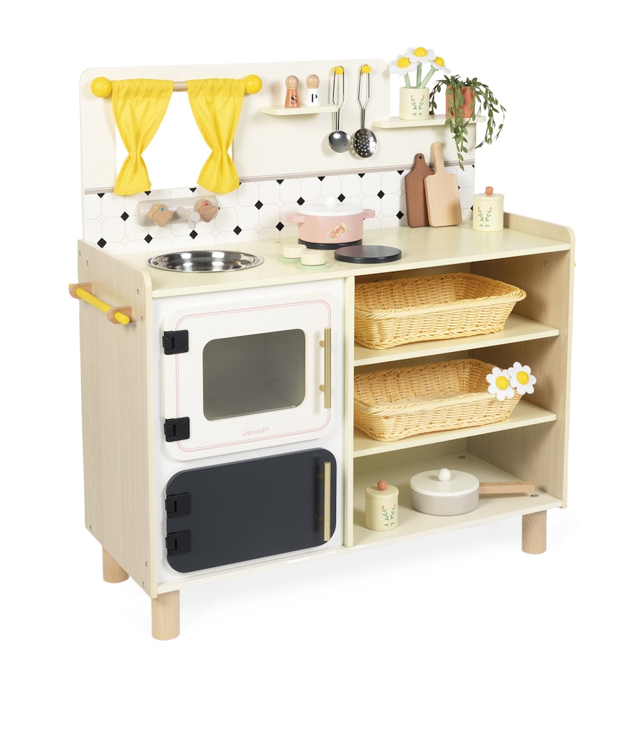 Large Well-Equipped Grandma's Kitchen