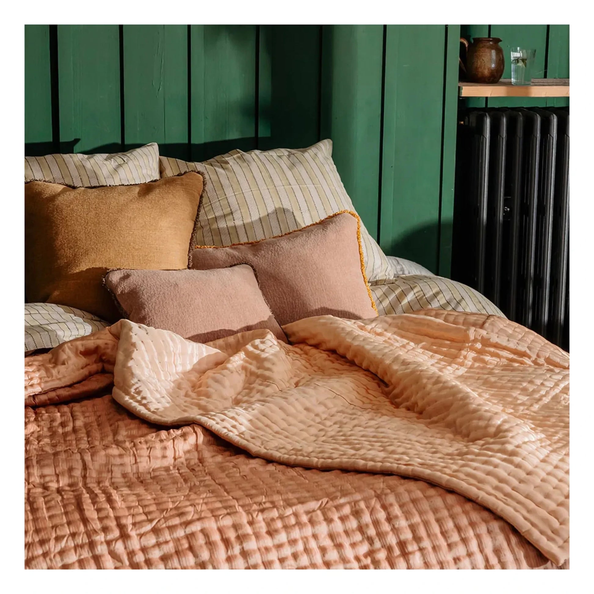 Le Monde Sauvage - Ritournelle silk throw | Blush
