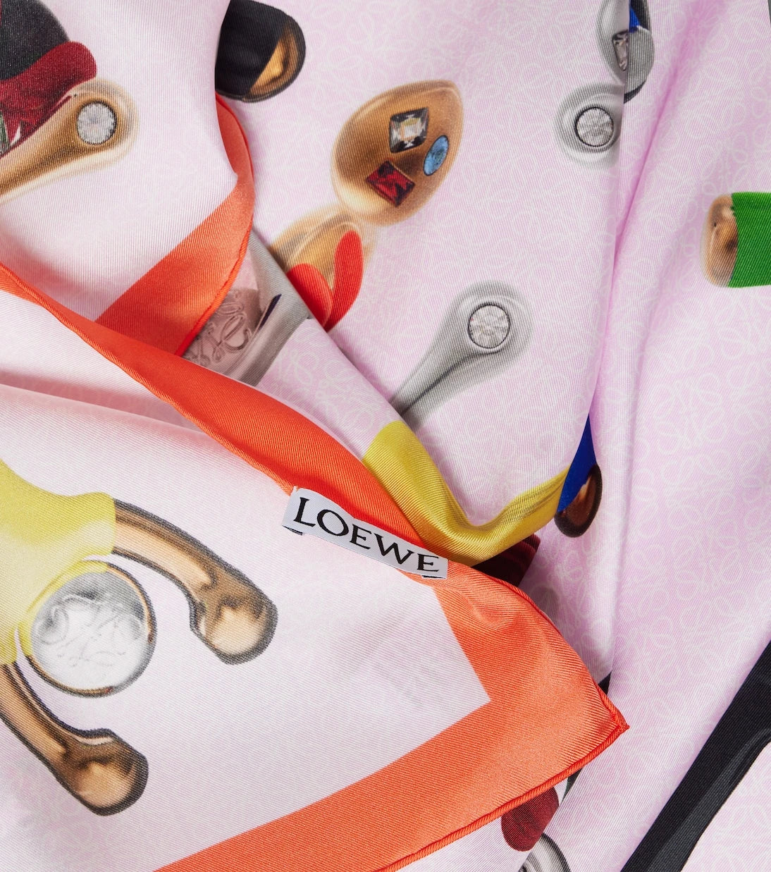 Loewe - وشاح حرير تويل بشعار Anagram