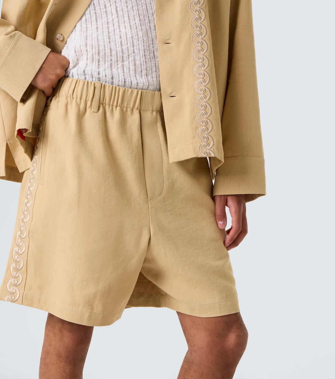 Commas - Embroidered shorts