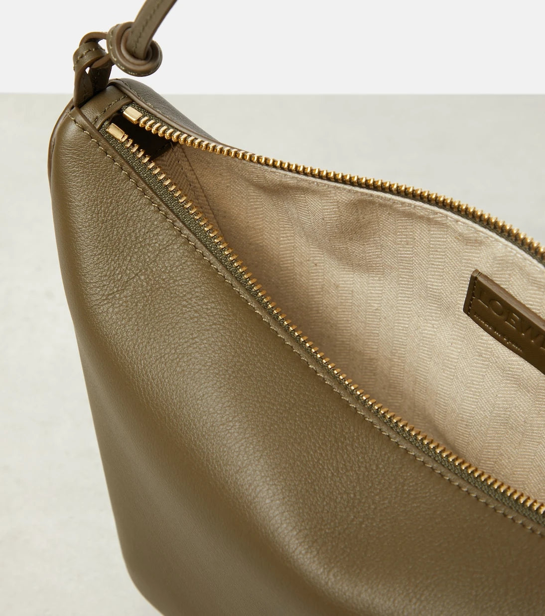 Loewe - حقيبة كتف هاموش ميني جلدية