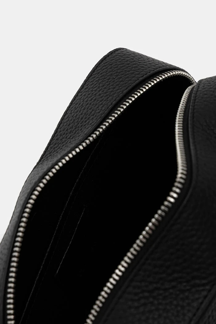 Кожена козметична чанта Calvin Klein