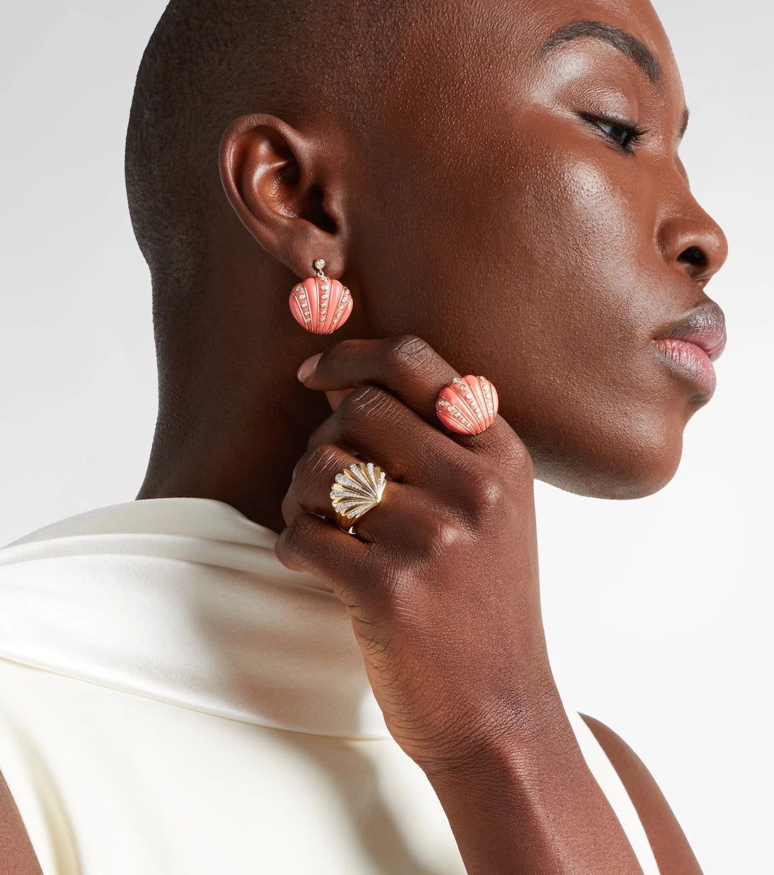Yvonne Léon - Chevalière Coquillage 18kt gold ring with diamonds