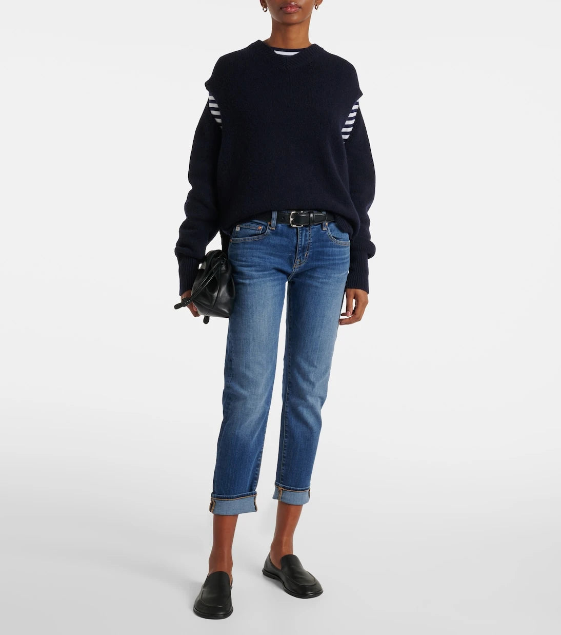 AG Jeans - بنطلون جينز سكيني قصير بتصميم "إكس بويفريند"