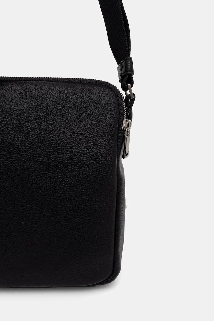Calvin Klein Erkek Suni Deri Omuz Çantası