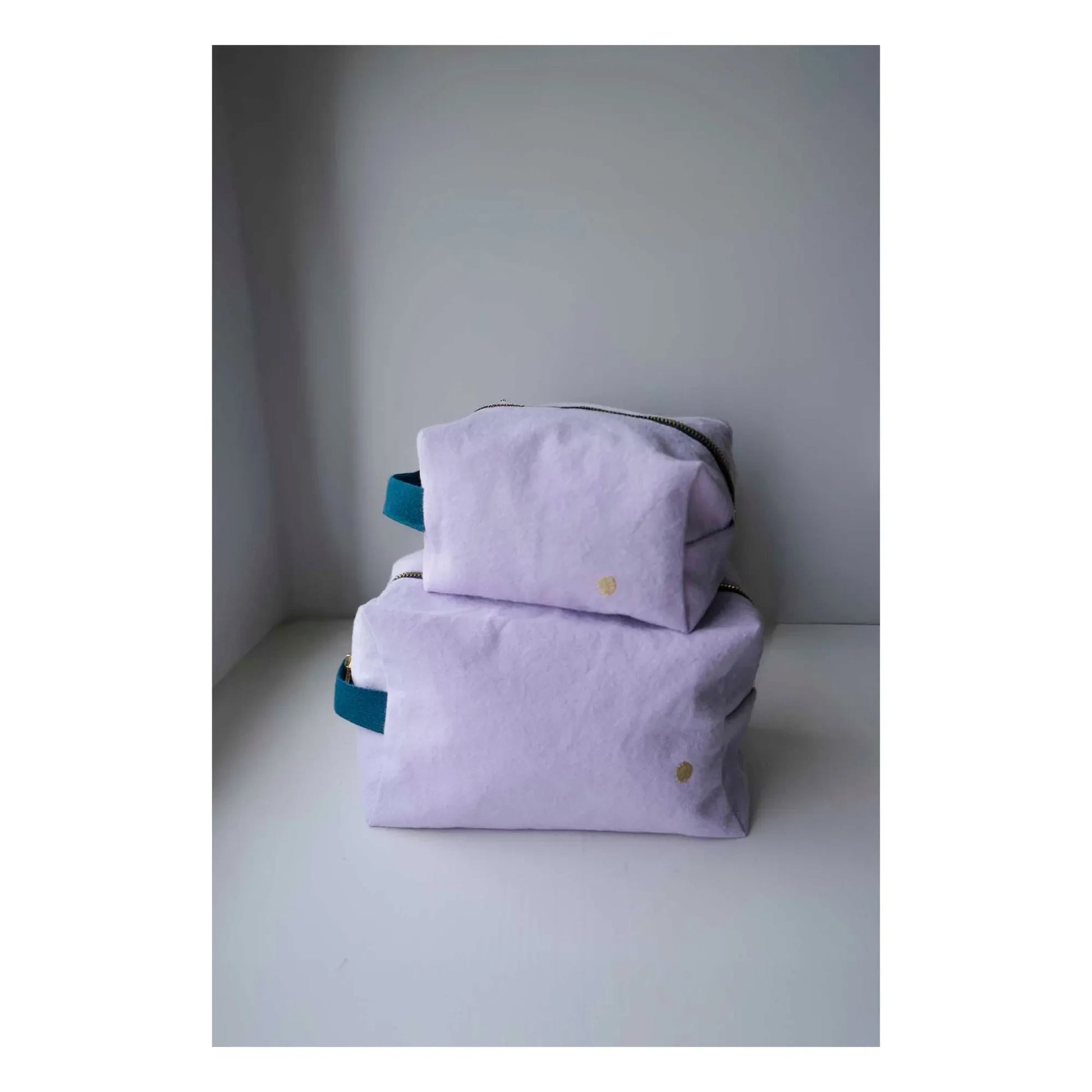 La cerise sur le gâteau - Iona cube toiletry bag | Lilac