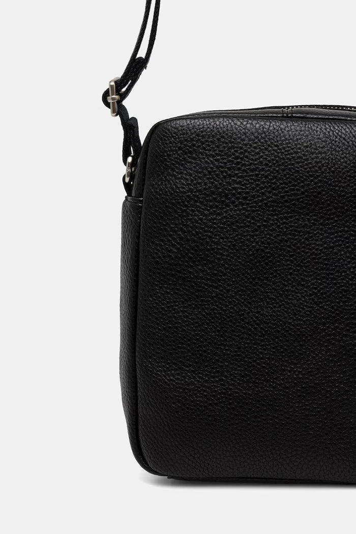Calvin Klein erkek suni deri omuz çantası