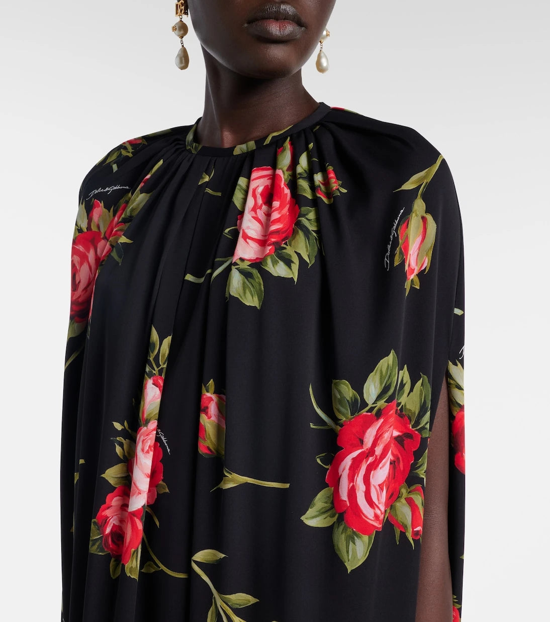 Dolce&Gabbana - فستان طويل من مزيج الحرير بتصميم كاب مزين بالزهور
