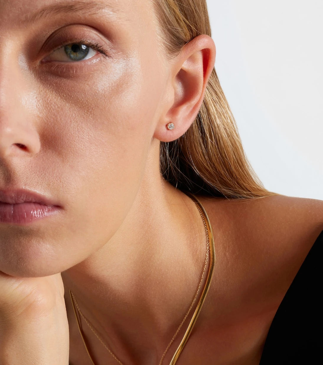 Stone and Strand - 14kt gold earrings with diamonds
