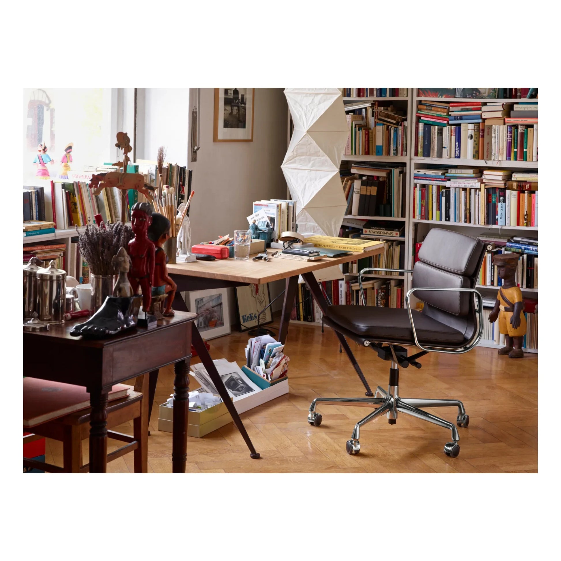 Vitra - EA 217 Leather Soft Pad Chair | Black