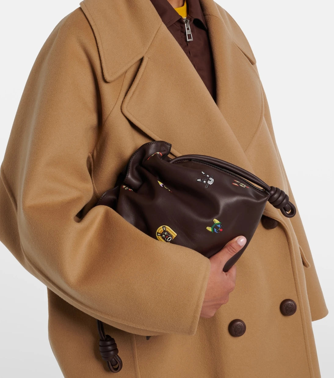 Loewe - حقيبة كلاتش فلامنكو متوسطة الحجم بتعاون مع لويس واين