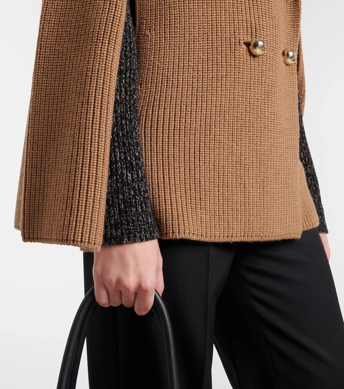 Max Mara - كاب أجينزيا من صوف الفيرجن بقصة صفين أزرار